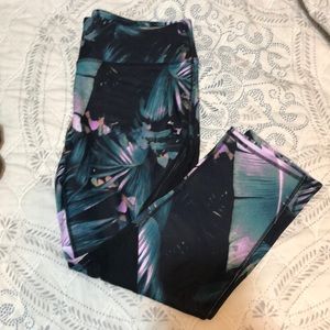 Fabletics tropical crops!